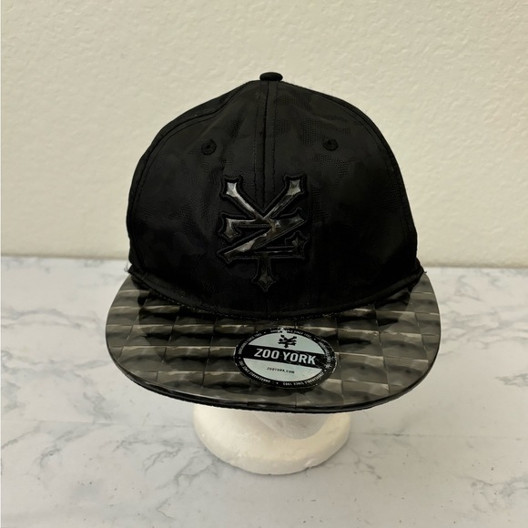 Zoo York Other - Zoo York Hat Black SnapBack Black Baseball Logo Streetwear Abstract Wide Bill C2
